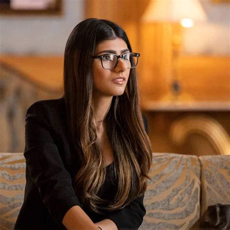 how old was mia khalifa when she started porn|Mia Khalifa, The Internet Phenomenon That Far Outlived Her。